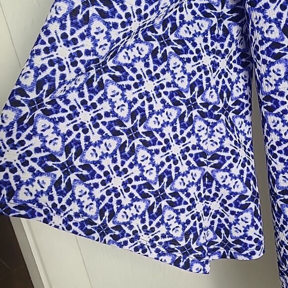 Cato Blue & White Wrap-Top with Lace-up Tie on the Side, Size 18/20W - Picture 4 of 10